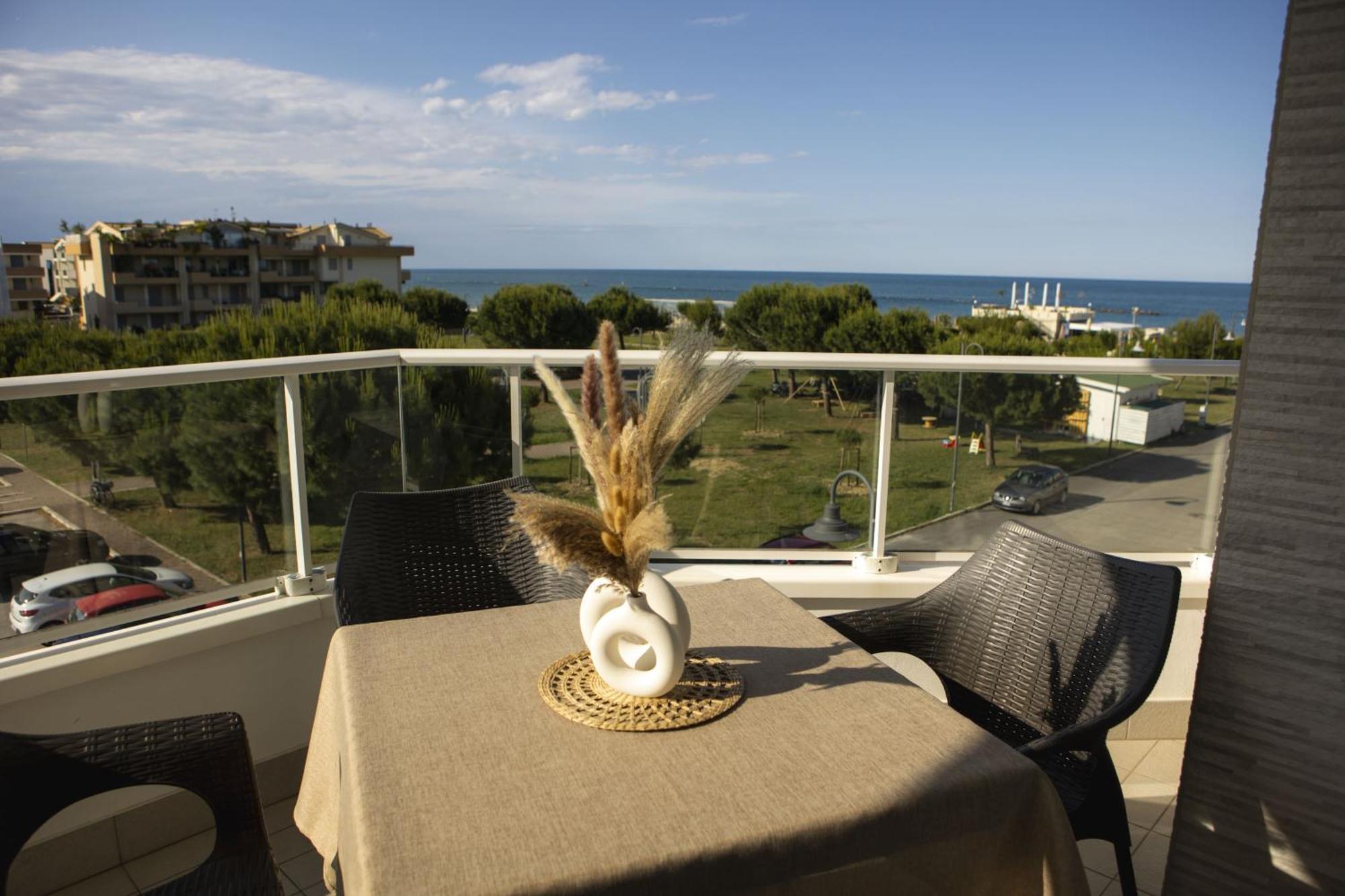 Aparthotel Residenze Roscioli Roseto Degli Abruzzi Exterior foto
